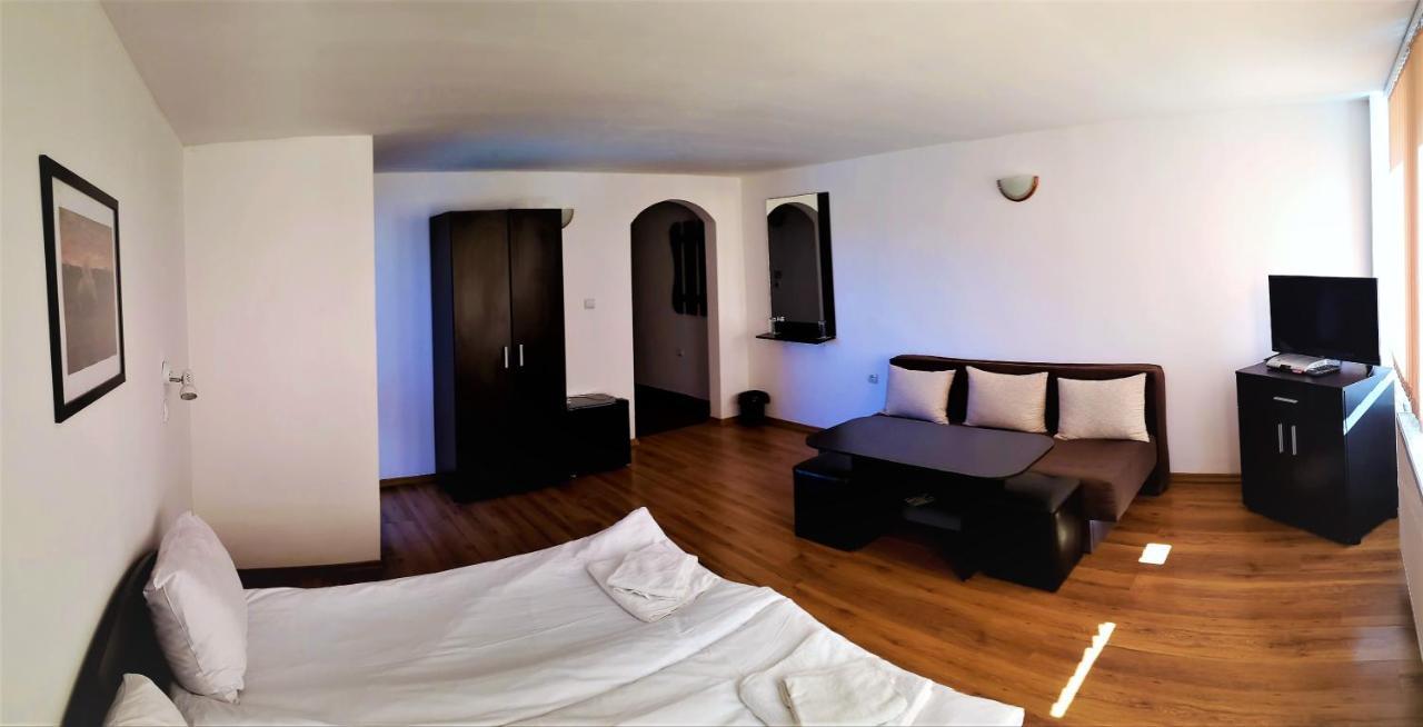 Yakovtsi Inn Buitenkant foto