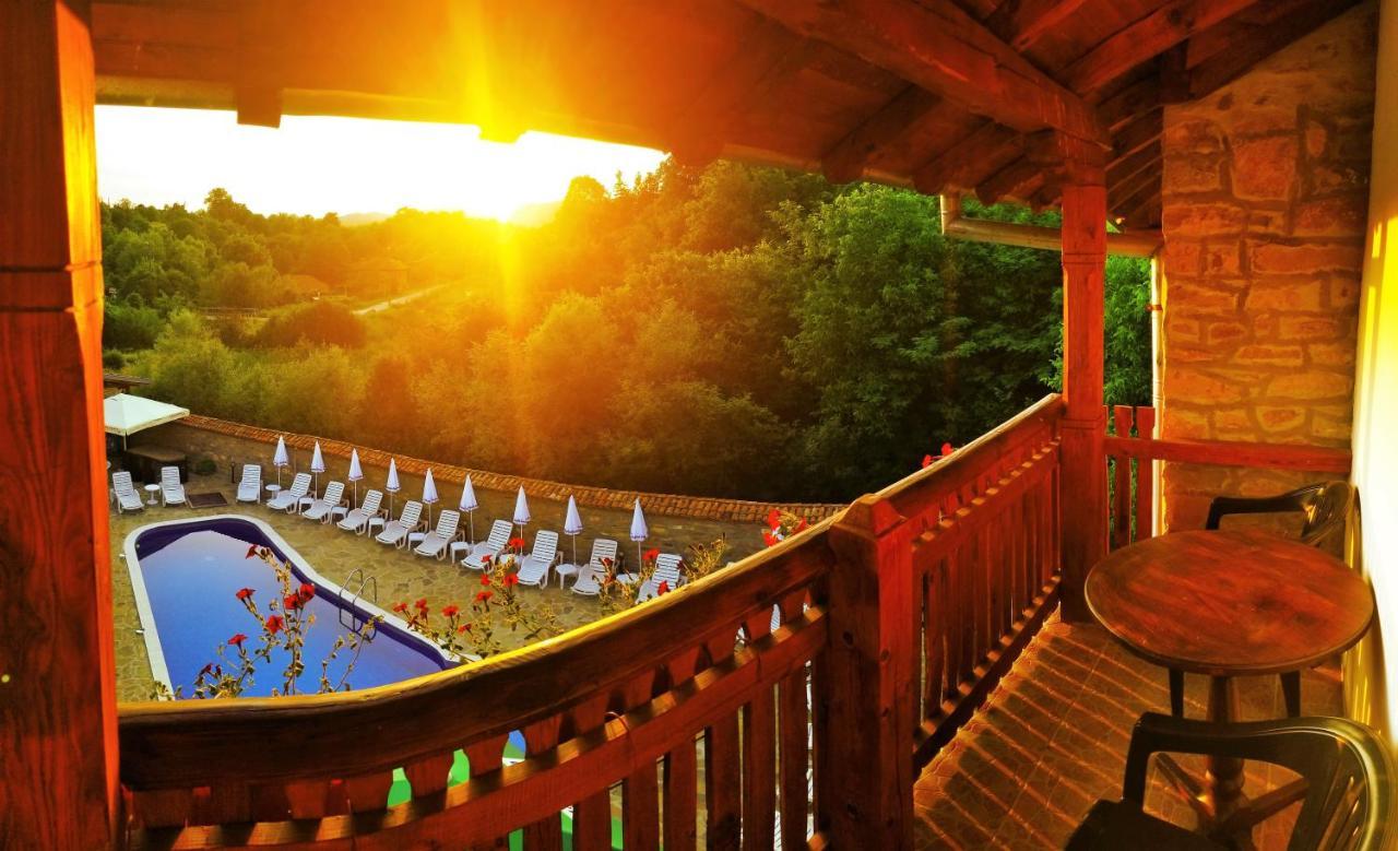 Yakovtsi Inn Buitenkant foto
