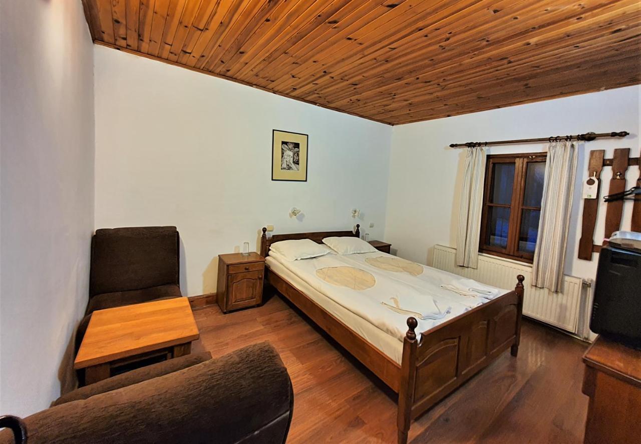 Yakovtsi Inn Buitenkant foto