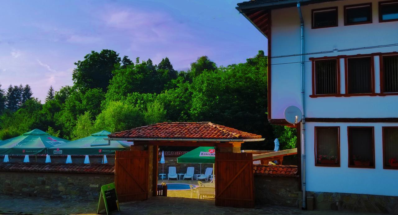Yakovtsi Inn Buitenkant foto