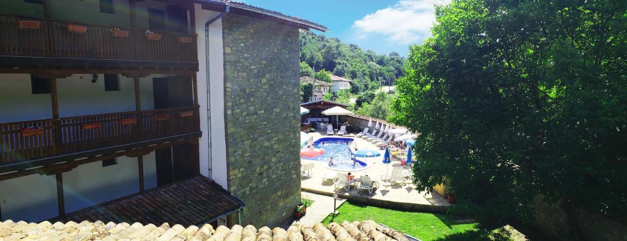 Yakovtsi Inn Buitenkant foto