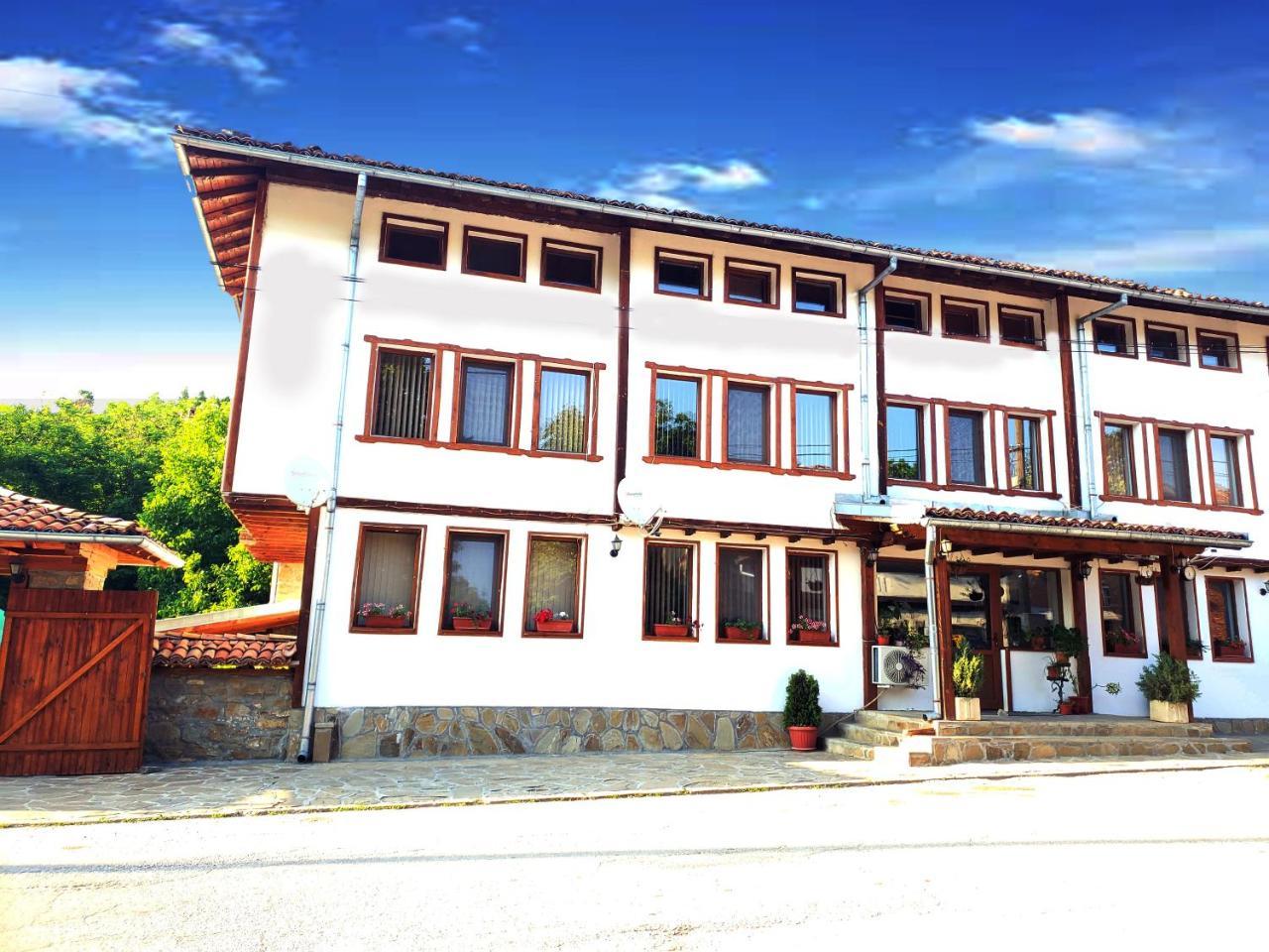 Yakovtsi Inn Buitenkant foto
